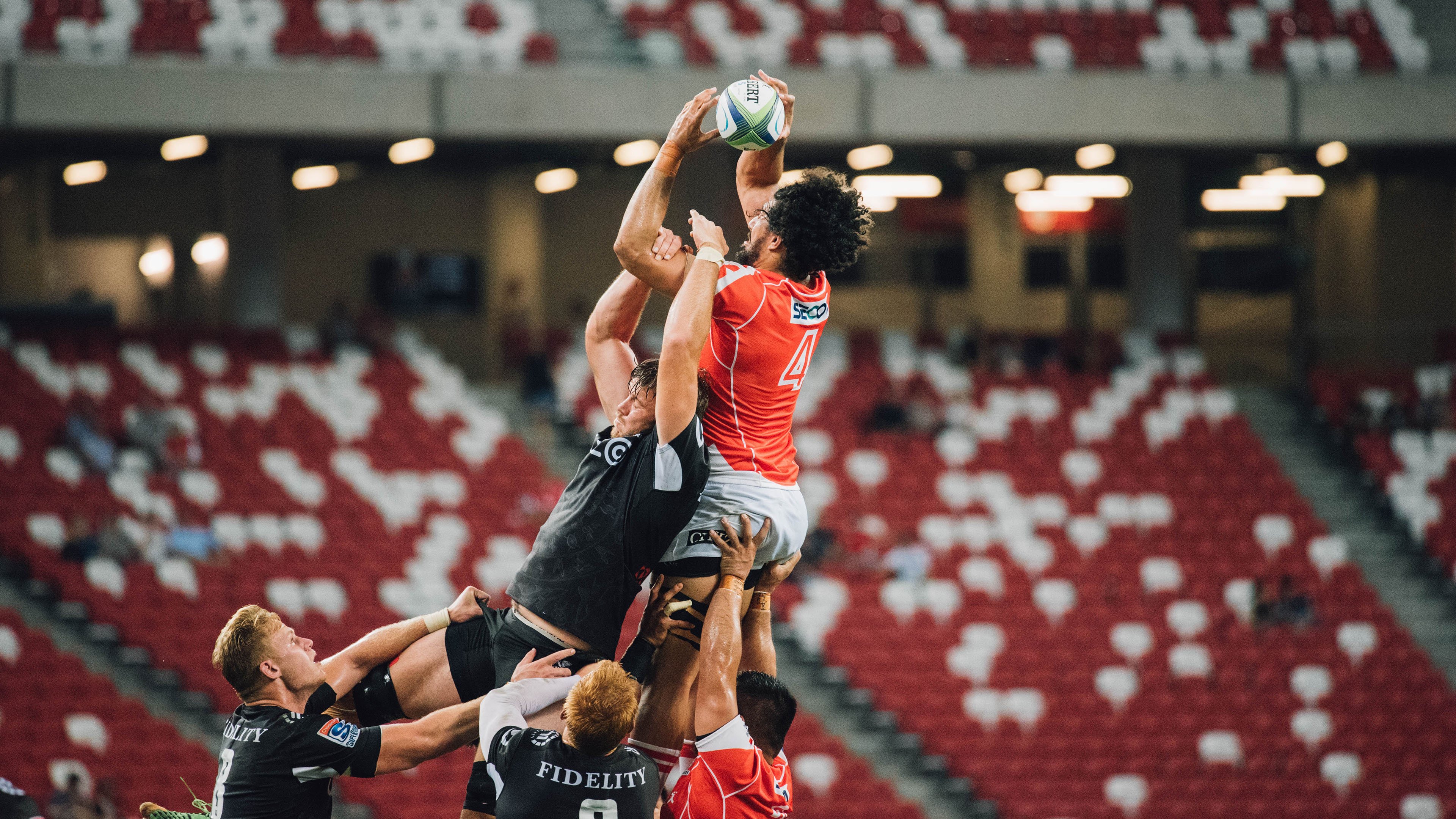 “萨尔·巴赫：南非橄榄球的希望，点燃全队士气”