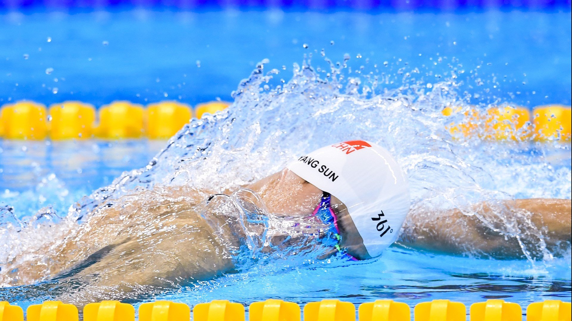 “费尔南多·比亚尔巴的领导力与进攻技巧，助力美洲狮队突破极限”