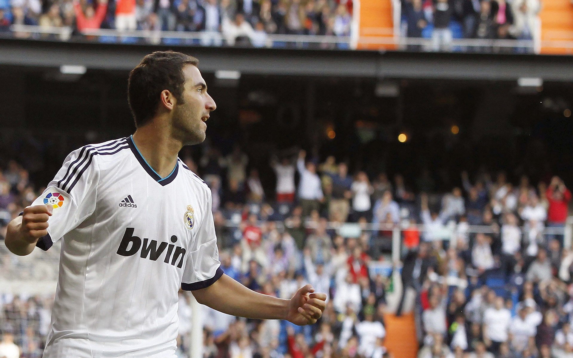 中国足球推动多语种海外传播扩大品牌国际影响力，中国足球国外效力名单